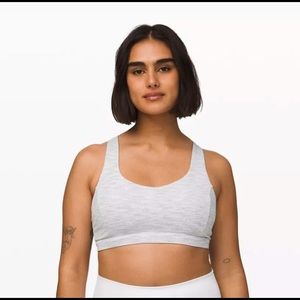 Lululemon Free to be Serena bra C/D cup size 4